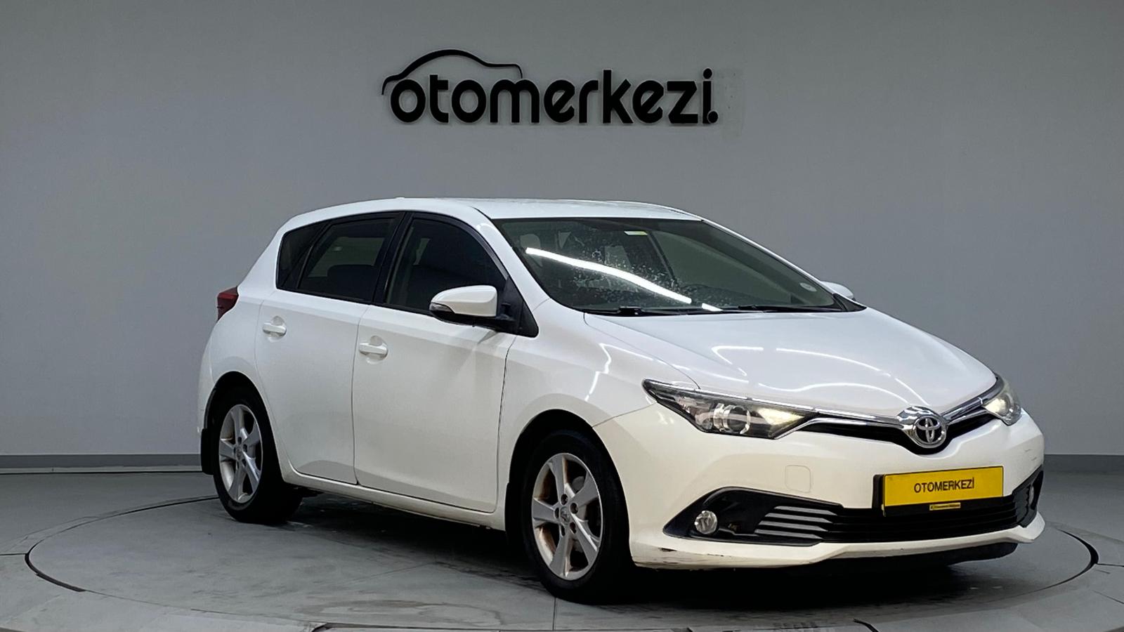 TOYOTA AURIS 21